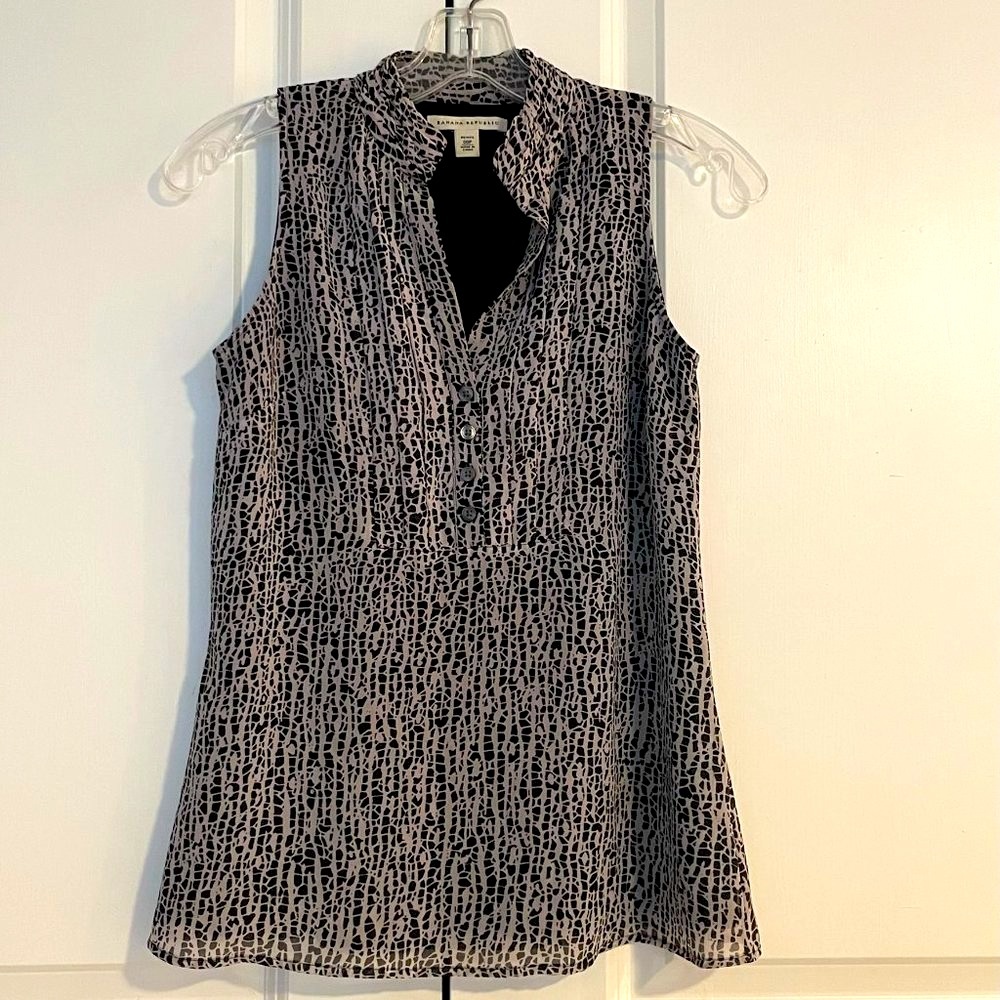 Banana Republic Sleeveless Abstract Print Top Blouse (Size 00 Petite, Black/Tan)